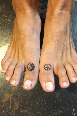 #toes #peace #yinyang #singleneedle 