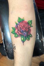 #rose #roses #color #colorful #ColorfulTattoos #realistic #realism #red #paint #painting #green #purple #fusionink #eternalink #girltattoo #art #arte #tattooartist #tattooart #tattoo
