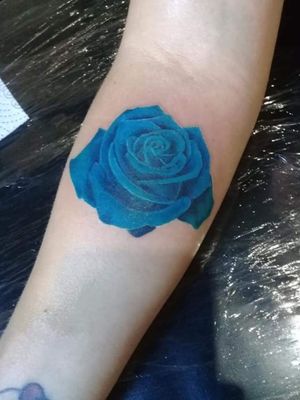 Realistic rose tattoo made in VagnerInk