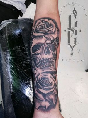 Tattoo craneo con rosas 