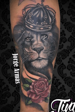 #lion #liontattoo #rose #redrose #rosetattoo #redrosetattoo #tattoo #ink #tatuaje #león #leóntattoo #leóntatuaje #rosa #rosatattoo #rosatatuaje #rosaroja #rosarojatattoo #rosarojatatuaje #tintaadiktiva #veracruz #JorgeArmas #tatuadoresmexicanos #tatuadoresveracruzanos