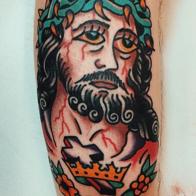 Jesus tattoo by Liam Alvy #LiamAlvy #Jesustattoo #JesusChristtattoo #religioustattoo #religious #Catholic #Christian #portraittattoo #cross #crownofthorns #traditional