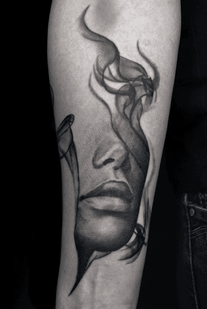 #smoke #lips #tattooartist #surelistictattoo #tattooart #realism 