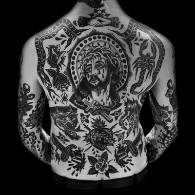 Jesus back tattoo by Austin Maples #AustinMaples #Jesustattoo #JesusChristtattoo #religioustattoo #religious #Catholic #Christian #portraittattoo #cross #crownofthorns #sacredheart #rose #flower #snake