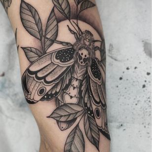 Tatuaje de naturaleza por Kyle Stacher, también conocido como Thief Hands