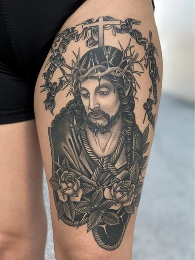 Jesus tattoo by Javier Betancourt #javierbetancourt #Jesustattoo #JesusChristtattoo #religioustattoo #religious #Catholic #Christian #portraittattoo #rose #flower #floral #blackandgrey #crownofthorns