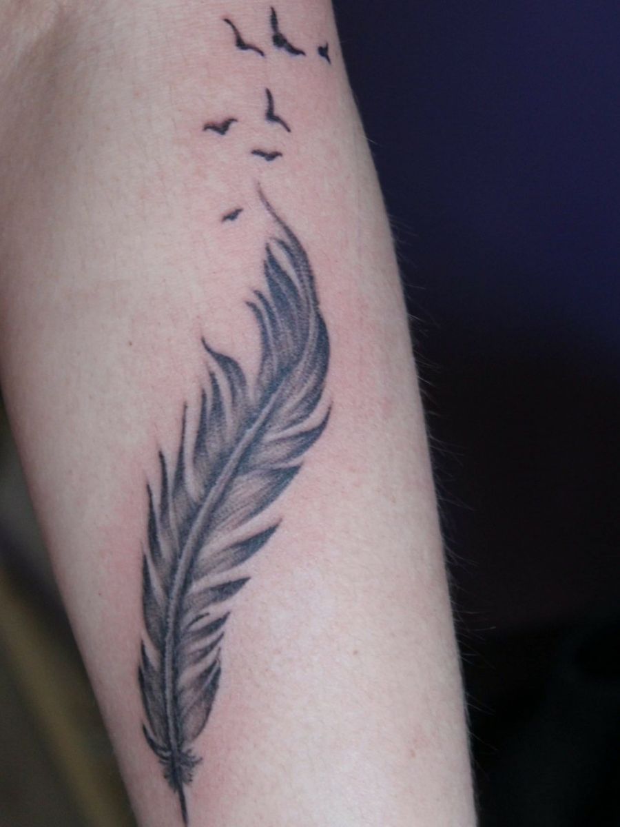 Tattoo uploaded by Tato-Echo • Lineshading👌 #feather #blackandgrey # ...