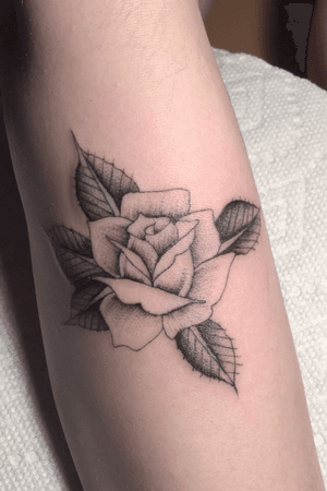 Another beautiful rose for another beautiful day by @ Klever Lligupuma #rosetattoo #rose #finelinetattoo #beautiful #simpletattoo #blackandgrey 