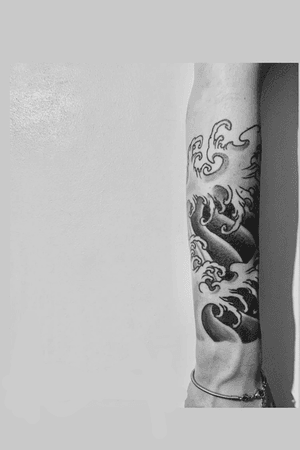 #tatoo#waves#hokusai#japanese#style#ink#shades#arm#Puglia#southitaly#Black#white