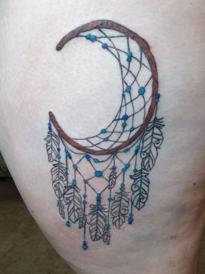 Finally got around to adding some colour to my wife's dream catcher. Next sitting will be some light shading on the feathers #sacredchaosink #radiantcolours #radiantcolors #dreamcatcher #wifeytattoo #dragonhawk #colourtattoo 