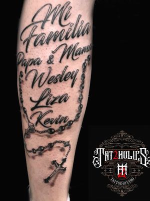 Lettering rosemary #tat2holics #tattoo #tattooart #tattoojobs #tattooaddict #tattooartist #tattoodesign #tattooskulls #tattoolife #tattoostudio #tattooholland #denhaag #tattoomag #tattooguestspot #tattoomagazine #tattoojunkies #tattoodrawings #realism #tattooblackandgrey #tattoocollours #eternal #kwadron #ink #blackandgrey #tattoowork #tattooink #tattooaddicts #tattoolover #tatoeage #tattooportait