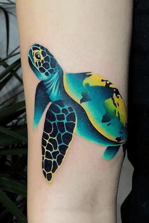 I would like to do more stuff like this - I am very much in love with color transitions 🖤 #turtle #turtletattoo #colortattoo #tattoo #armtattoo #bydgoszcztattoo #tatuaze #tatuaz #tatuaże #polandtattoos