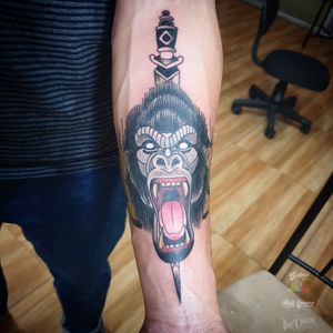 Fury, pride, hedonism and violence. No matter how we try to kill it, we will always be animals. After all, man is an animal with a different face hiding behind a mask he created for himself. We can fool ourselves, but we can never fool Mother Nature. #neotraditionaltattoo #neotraditional #coveruptattoo #gorillatattoo #gorrilla #inkdiggerfamily #ink #inkdiggertattoo #inkdigger #tattooart #sugarbalmtattooaftercare #inkarmour