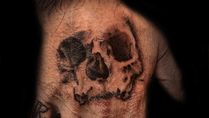 Skull tattoo on hand  #skull #skulltattoo #hand #tattooartist #tattooart #blackandgrey #Black #tatted #handtattoo 