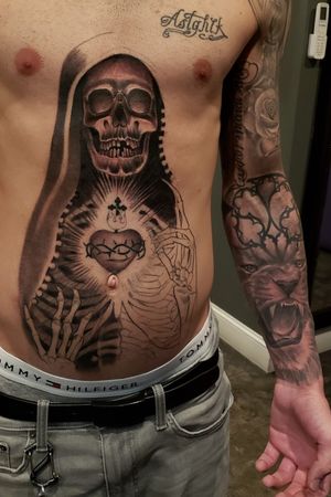 My work! Cant wait to finish. #VeeHart #TattooArtist #Tattoolife #nofilter #mywork #armeniantattooartist #armenian #hustle #TattooArtist #original #inked #LosAngeles #tattoos #inkedup #inkedmag @BishopRotary #BishopRotary #hollywood #california #westcoast #art #tattoo #ink #bnginksociety #blackandgreytattoos #inksav #northhollywood #custom 