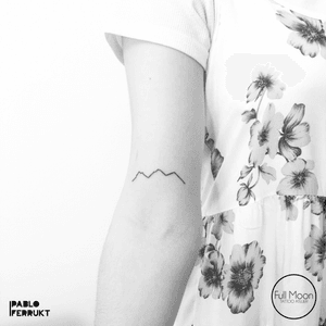 Minimalistic mountains for @ginagabrieli, thanks so much! ⠀Appointments at email@pabloferrukt.com⠀#minimalostictattoo⠀.⠀.⠀.⠀#tattoo #tattoos #tat #ink #inked #tattooed #tattoist #art #design #instaart #mountain #delicatedtattoo #tatted #instatattoo #bodyart #tatts #tats #amazingink #tattedup #inkedup⠀#berlin #berlintattoo #smalltattoo #lessismore #berlintattoos #tinytat #minimal  #tattooberlin #mountains