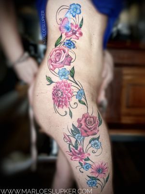 Elegant feminine side piece with pink flowers#sexytattoo #feminine #elegant #curly #pinkflower #flowers #bigtattoo #flowy #marloeslupker