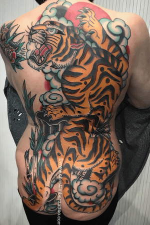 Final session on Stephanies traditional tiger backpiece. 