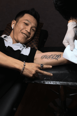 Lettering Tattoo..#radiantcolorink #sutuvangsupply #quangvuart #soulofcolor #stencilswalow #sonen #12chogao #hoankiem #hanoi#tattoohanoi #hanoitattoo #vtatsstudio #radiantink #tattooing #traditionaltattoo #tattoolife #tattoomen #tattooink #tattoos #vietnamtattoo- - - - - - - - - -📍 Address: Tầng 3- 12 Chợ Gạo - Hoàn Kiếm - HN🗓 Booking : 090.381.1866📌 Instagram http://www.instagram.com/quangvu2807/📎 FB : https://www.facebook.com/artist.quangvu📧 Email : Vtats.studio@gmail.com