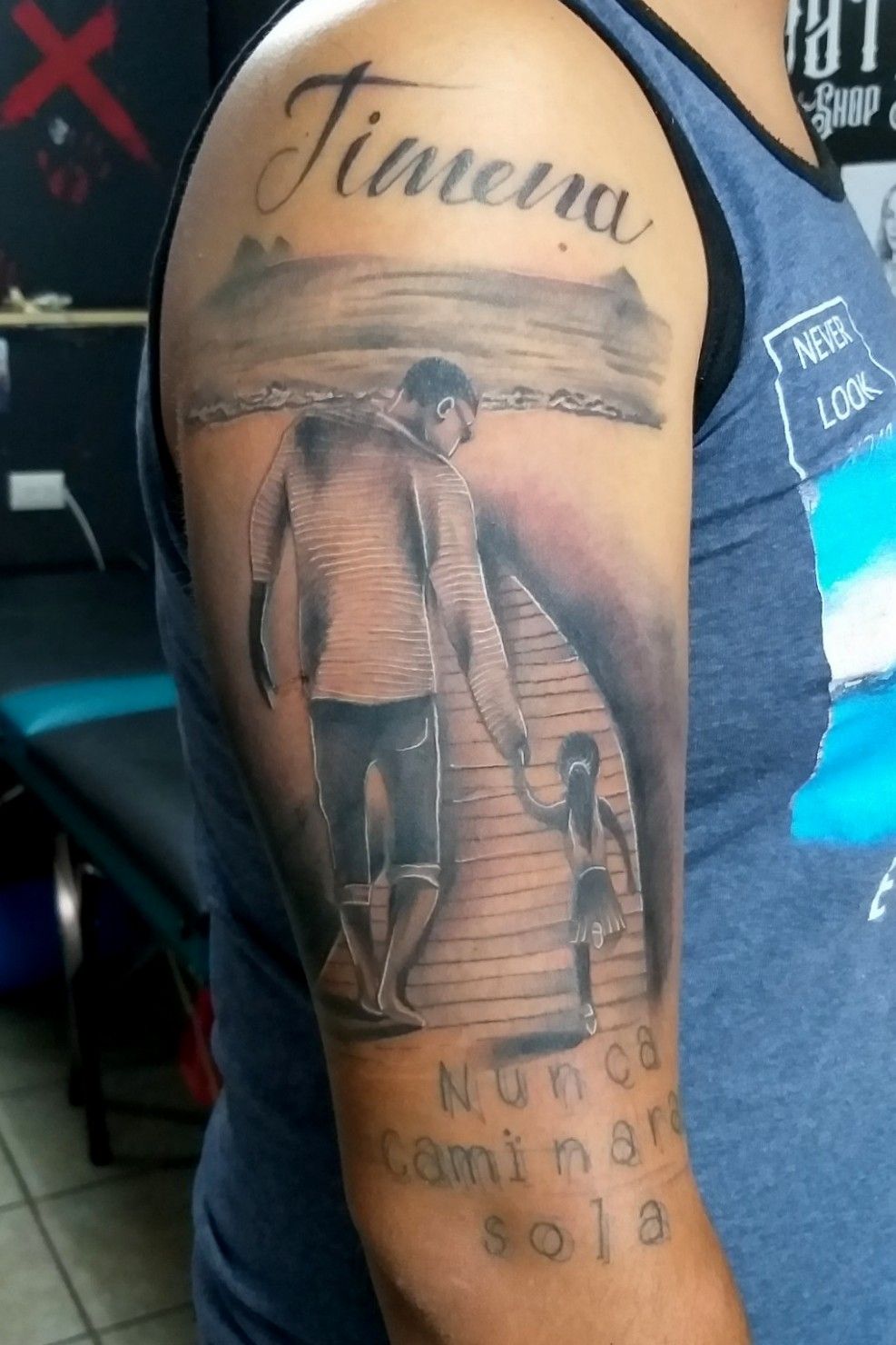Tattoo uploaded by Eddy Cordero • Blackandgrey Papá e Hija #blackandgrey  #realism #hiokbeat • Tattoodo