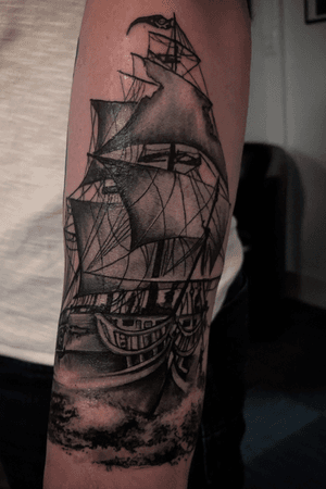 La piraterie n’est jamais finie 🏴‍☠️⚓️ _______ Done with: @sunskintattoo @kwadron @worldfamousink @stencilstuff @balm_tattoo __________ #nofilter #angers #angersmaville #angerstattoo #tattoo #tattoooftheday #monta #tatouage #tattooartist #tatuaje #tatts #blackandgrey #ink #inked #inkedgirls #tattooed #tattoogirl #inkedup #tattoogirl #tattooedgirls #beauty #tattooart #tattooflash #ornementaltattoo #realistictattoo #realism #tattoolife #tatouagemagazine #ship #pirate