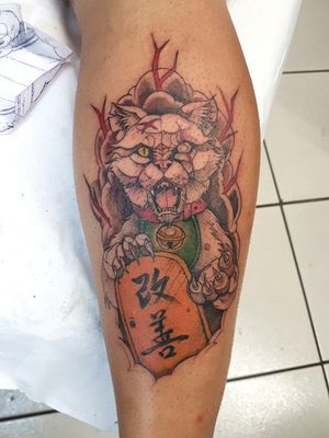 Manekineko ou gato da sorte japonês. Desenho criado por mim e de execução única. @tattoosdomauro 