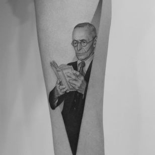 Tatuaje de retrato de Hermann Hesse de Pawel Indulski