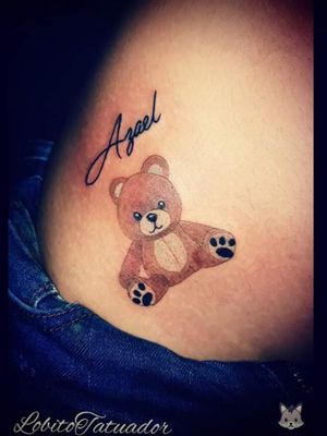 Tatuaje de oso de peluche.