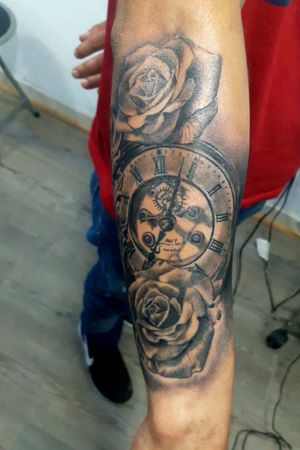 Rosas reloj @juanesblest_tattoo 