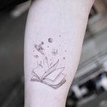 Inspiring book tattoo by PT 78 #PT78 #booktattoos #literarytattoos #booktattoo #literarytattoo #books #book #reading #literature #illustrative #spaceship #moon #saturn #galaxy