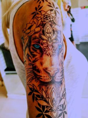 Tiger tattoo•••💫 #tattoo #tattoos #tat2  #ink #inked #tattooed #tattoist #coverup #art #design #instaart #instagood #sleevetattoo #handtattoo #chesttattoo #photooftheday #tatted #instatattoo #bodyart #tatts #tats #amazingink #tattedup #inkedup #tigertattoo 