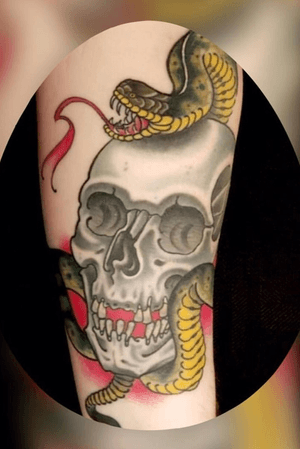 Skull and snake #traditional #AmericanTraditional #skull #snake 