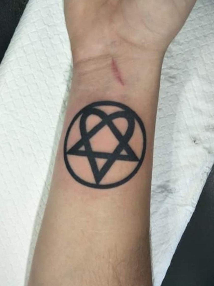Got my dream tattoo a few months back I had wanted a heartagram tattoo  since I was in middle school Decided to go with the VV heartagram    rHIM