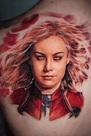 A proper view of the gorgeous ongoing Captain Marvel portrait tattooed by Edgar! 🔥🔥 Keep an eye out for the finished piece (and pray that Carol saves the world!)