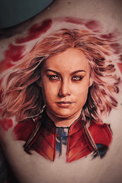 A proper view of the gorgeous ongoing Captain Marvel portrait tattooed by Edgar! 🔥🔥 Keep an eye out for the finished piece (and pray that Carol saves the world!)