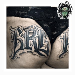 #NaneMedusaTattoo #tattoo #tatuagem #tattooart #tattooartist #tattoolover #tattoodoBR #riodejaneiro #tatuadora #lettering #letteringtattoo #caligraphy #caligraphytattoo #tatuadoras 