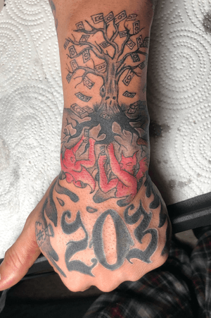 Custom hand tattoo 🤘🏽