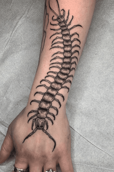 “Our Lady Ōmukade”. Big ‘ol creepy crawly #centipede for Karen. Safe travels back overseas and best of luck with the upcoming interview. Until next time! Made at @americancrowtattoo