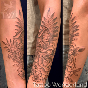 Black & Grey #floraltattoo @sandydexterous @tattoowonderland #youbelongattattoowonderland #tattoowonderland #brooklyn #brooklyntattooshop #bensonhurst #midwood #gravesend #newyork #newyorkcity #nyc #tattooshop #tattoostudio #tattooparlor #tattooparlour #customtattoo #brooklyntattooartist #tattoo #tattoos #flowertattoo 
