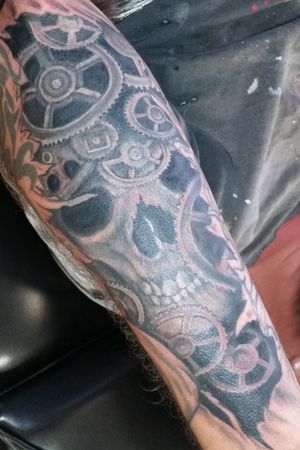 Black and gray Skulls and gearsGears
