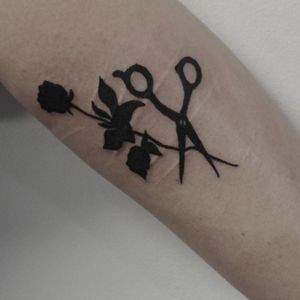 #tattoo #blacktattoo #blackink #blackwork #blackworktattoo #blackworkers #tattooer #olsztyn #tatuaż #tatuaz #tattoopoland #polandtattoos #tatuazolsztyn #olsztyntattoo #tattooolsztyn  #polandink #blackworkerspoland #tattoogirls #tattooed #inked #minimaltattoo #minimalism #delicatetattoo #minimalisttattoo #rose #rosetattoo #flower #flowertattoo #scissors #scissorstattoo #hairdresser #tattoosforhairdressers #scarcoverup #scarcover 