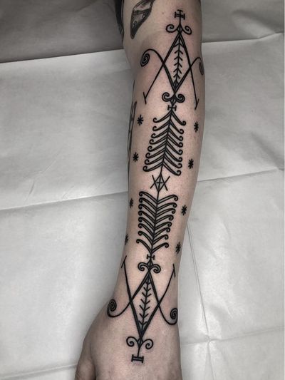 Tribal tattoo by Tine DeFiore #TineDeFiore #neotribaltattoo #tribaltattoo #tribal #blackwork #illustrative #pattern #shapes