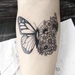 Instagram:@trutatattoostudio #trutatattoostudio #tattooflowers #buterflytattoo #buterflies #flowers #flowertattoo #blackandgreytattoo #blackandgrey #tattoomanaus #tatuagemmanaus #tattooamazonas #tattooblackwork #tatuagempretoecinza #finelinetattoo #tatuagemdelicada #tatuagemcomtracofino #tattootracofino #tatuagensinspiradoras #tatuadoram #tatuadormanaus #tatuagem #tatuagens #tatuagembrasil #tatuagembr #tatuagemam #tattoobrasil #tatuagemamazonas #tattoo #tattoostyle #rosatattoo #inked #tatuador #tattoomanaus #manaus #finelinetattoomanaus #amazonas 