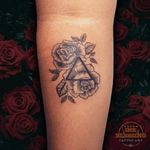 Rosa Geométrica #rosa #rose #geometrictattoo #tattoo #tatuagensdelicadas #rastelada #tatuagen