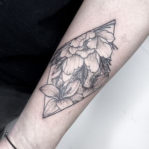 Linework/Dotwork piece by Louise Sargent 