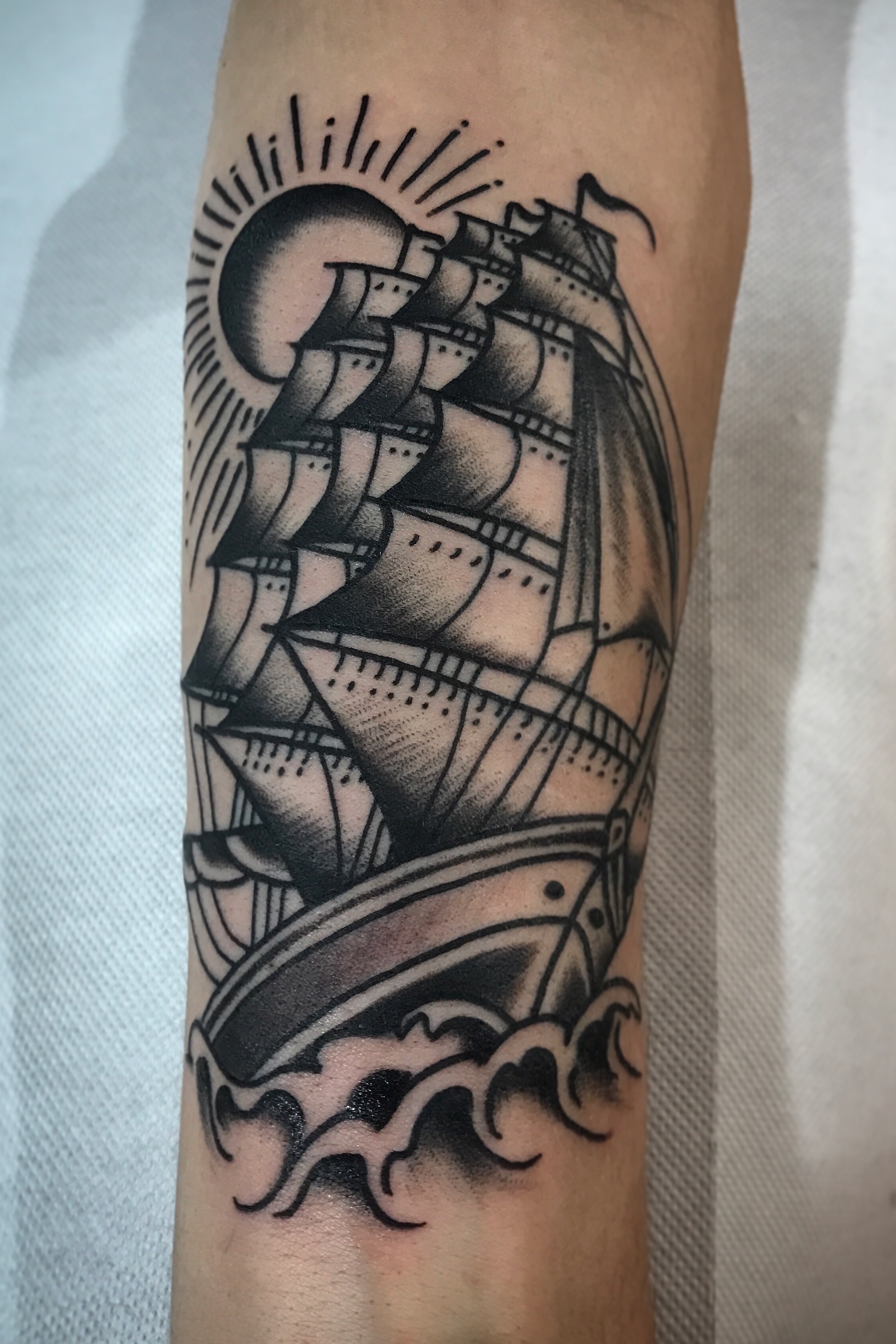 Tattoo uploaded by Carlos U Man • Oldschool ship #blackandgrey #oldschool # traditional • Tattoodo