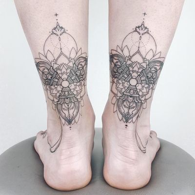 Fineline tattoo by Anna aka Crush On Line #Anna #CrushOnLine #tattooartist #besttattoos #awesometattoos #tattoosformen #tattoosforwomen #tattooidea #fineline #linework #ornamental #flower #floral #mandala