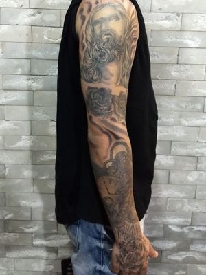 Full arm made in a lot of sessions during one year . Lot of hours to do It. 
