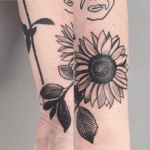 People loving sunflowers recently, grab some guys, love doing em 