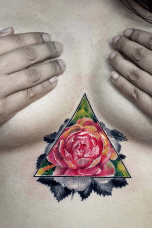 #peony #tattoo #underboob #bartt #london #nw1 #ink #ttt #bodyart #artwork #triangle      -for appointment : highonartstudio@gmail.com 